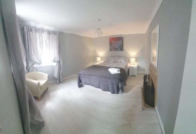 Modernised 1720s Cottage, Newton Stewart, Scotland