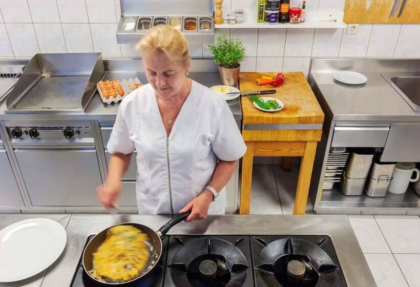 Apparthotel Talhof, Restaurant, Pool Und Spa