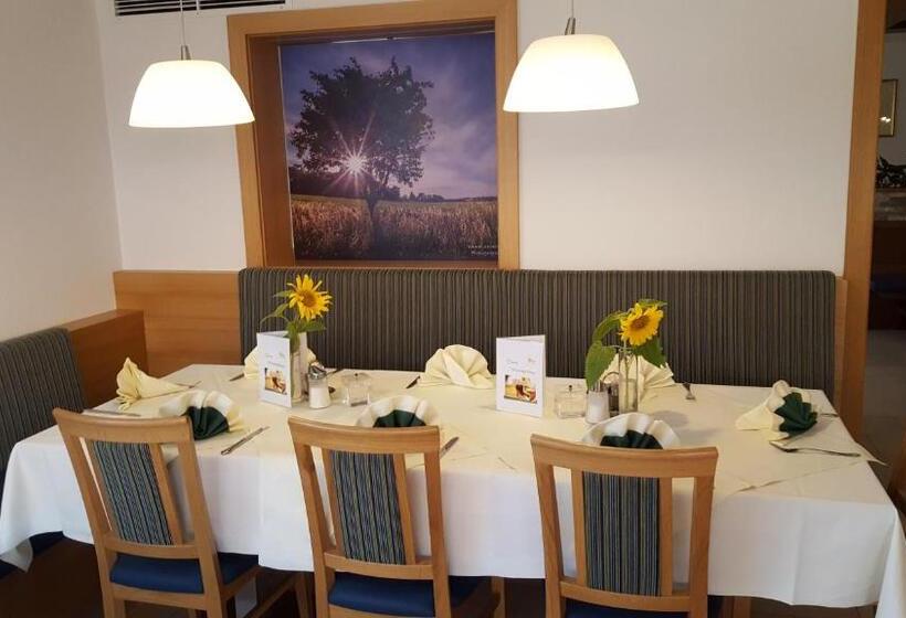 مبيت وإفطار Gasthof Pension Silvia