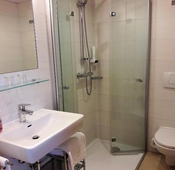 مبيت وإفطار Gasthof Pension Silvia