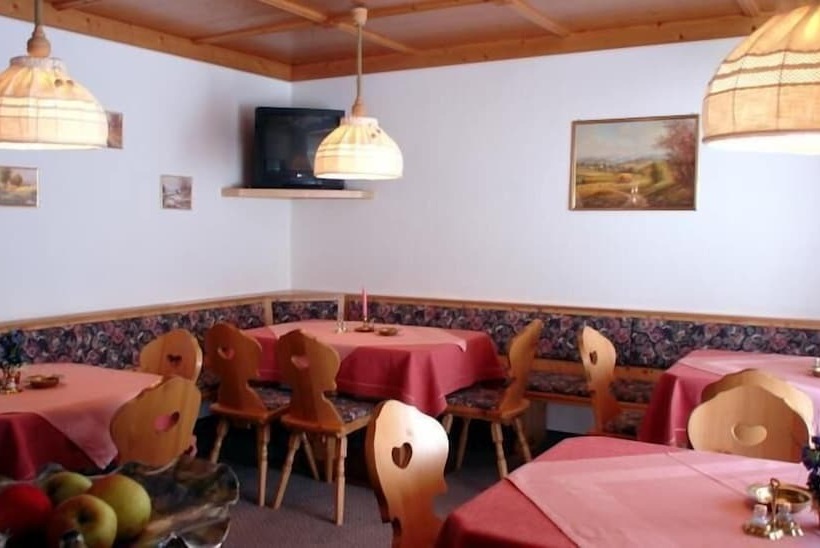 مبيت وإفطار Intermontana Hotel Garni