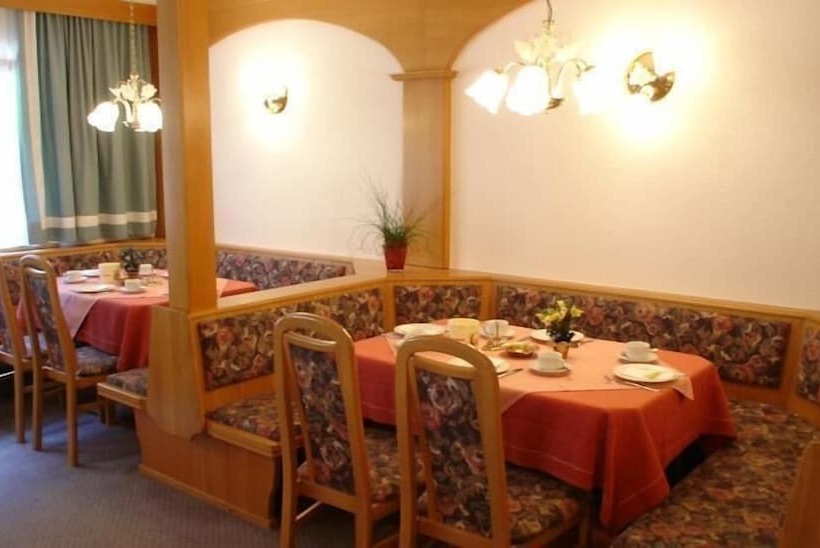 تختخواب و صبحانه Intermontana Hotel Garni