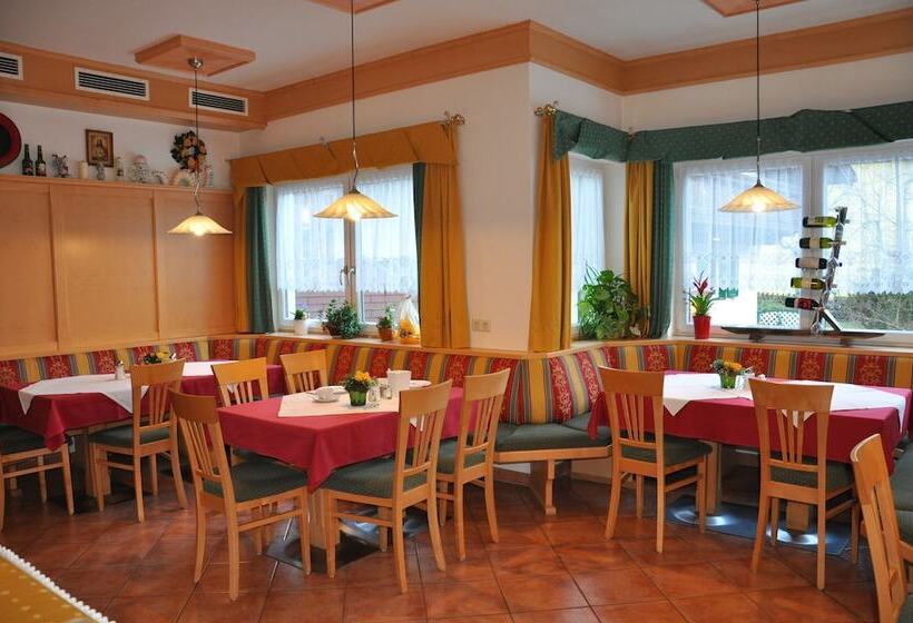 تختخواب و صبحانه Pension Posauner