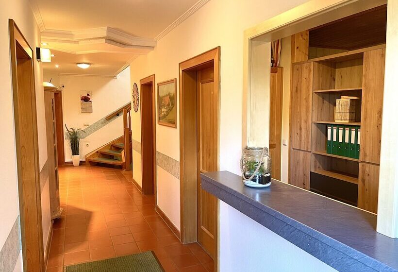 مبيت وإفطار Pension Thermenland