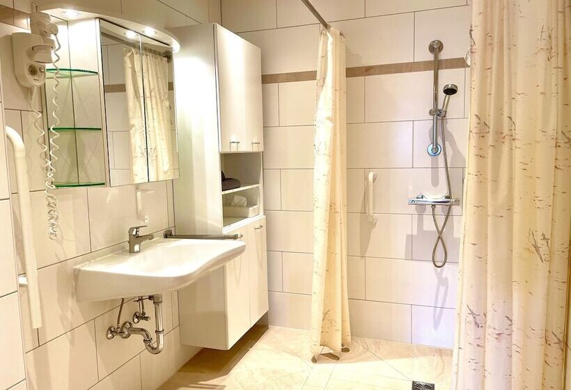 مبيت وإفطار Pension Thermenland