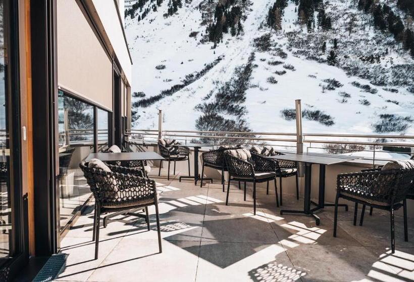 ホテル Alpina Deluxe