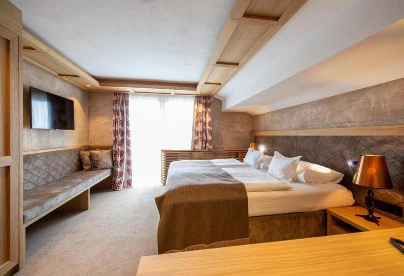 ホテル Alpina Deluxe