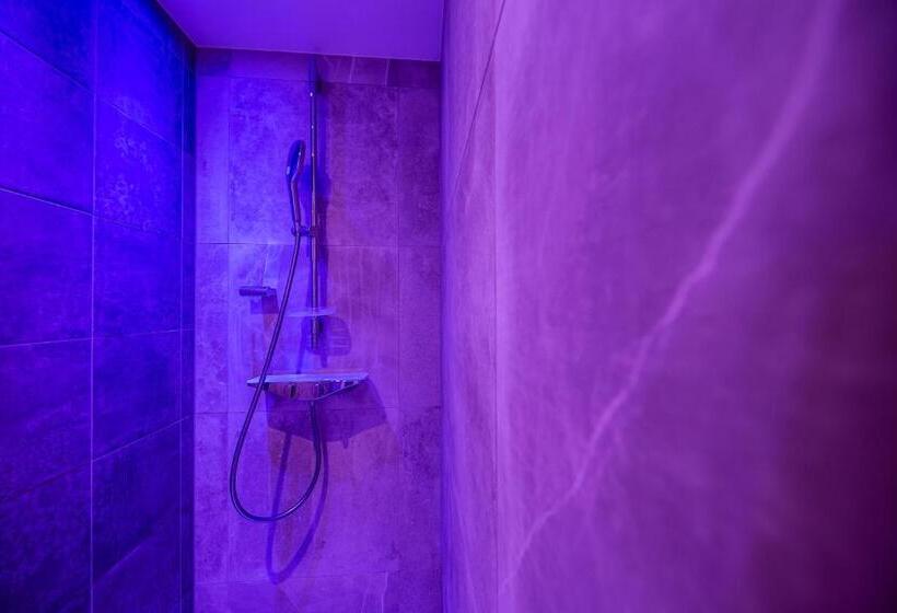 ホテル Alpina Deluxe