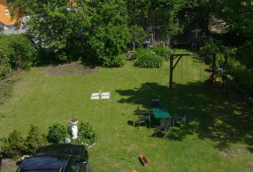 Отель Apartment Grattschlössl