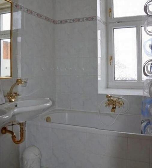 Отель Apartment Grattschlössl