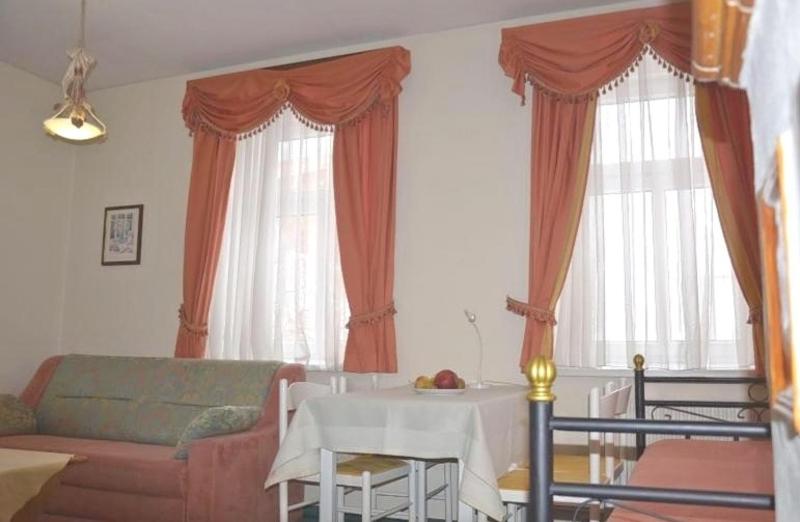 Отель Apartment Grattschlössl