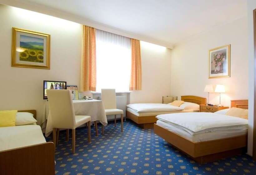 ホテル Biedermeier Hof