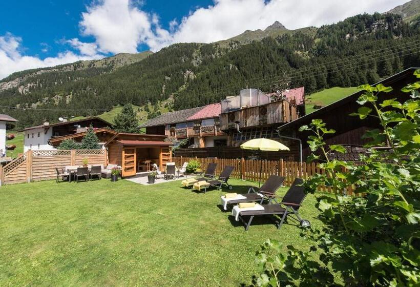 هتل Garni Romantika