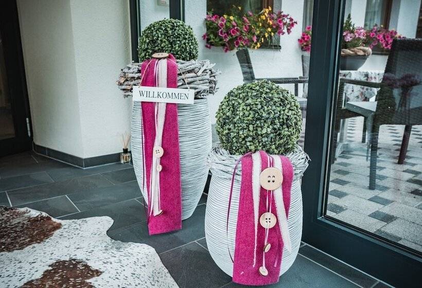 هتل Garni Romantika