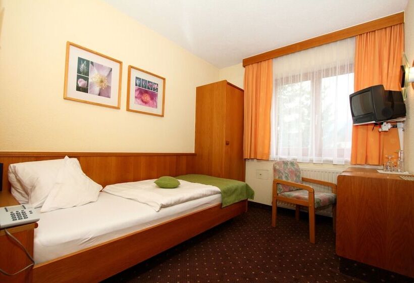 هتل Garni Romantika