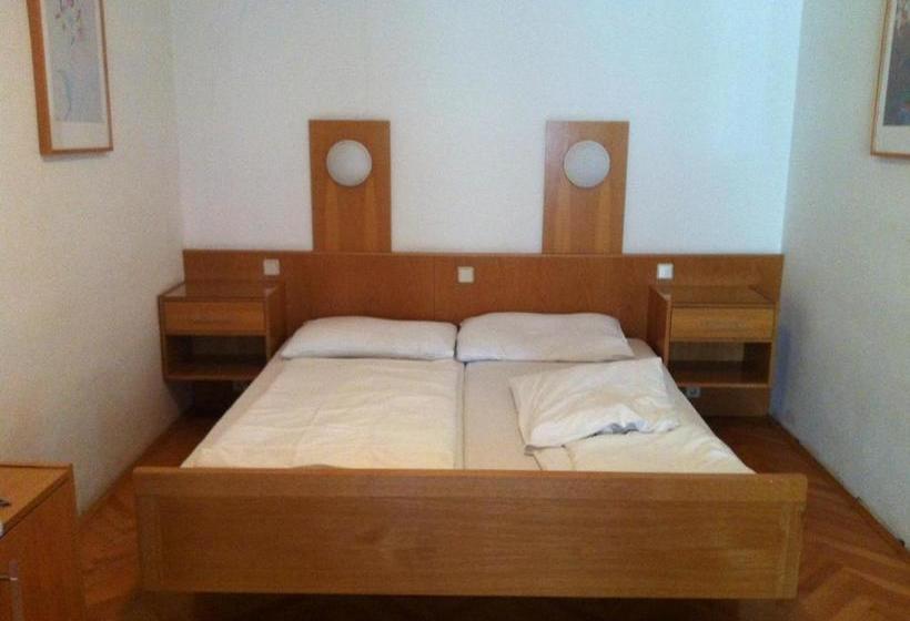 ホテル Madar Café Central Melk