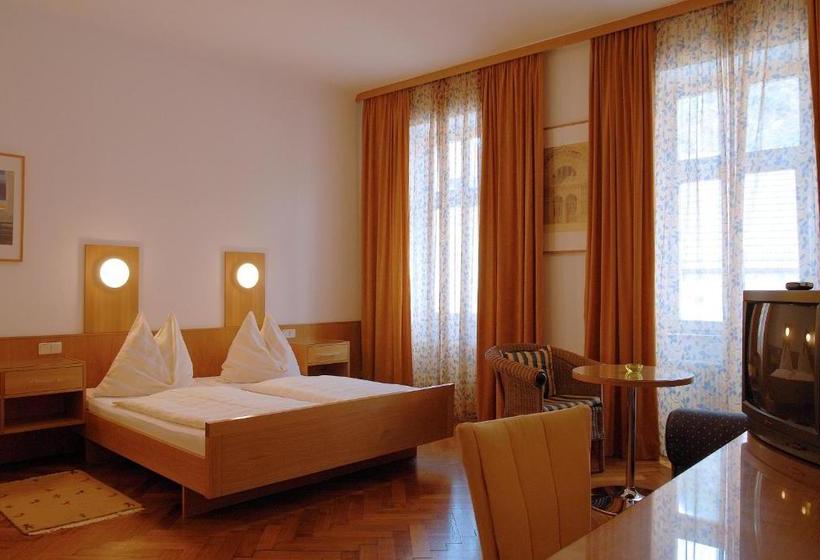 ホテル Madar Café Central Melk