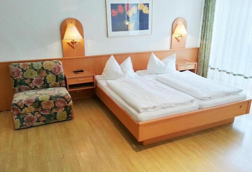 호텔 Madar Café Restaurant Zum Fürsten