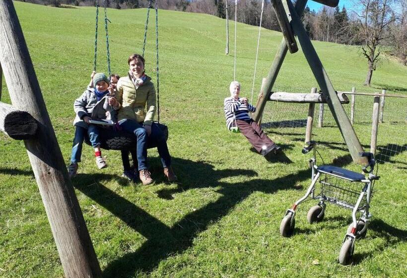 ホテル Nussbaumer Am Irrsee