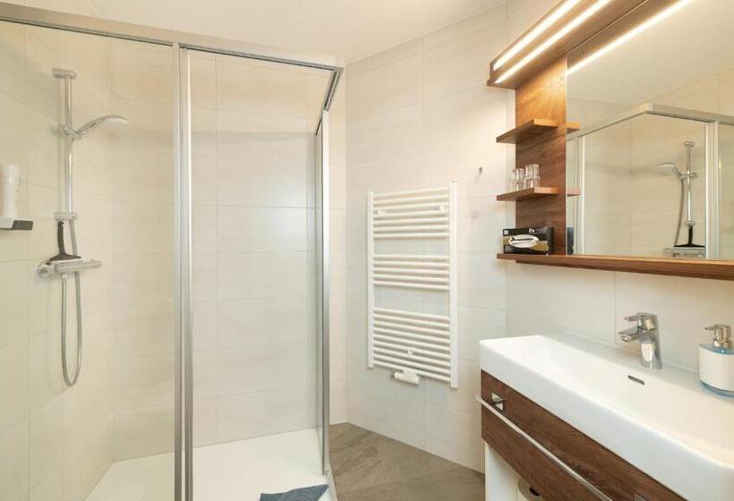 هتل Pension Egger