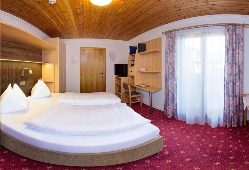 هتل Pension Egger