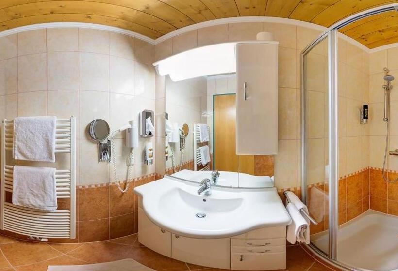 هتل Pension Egger