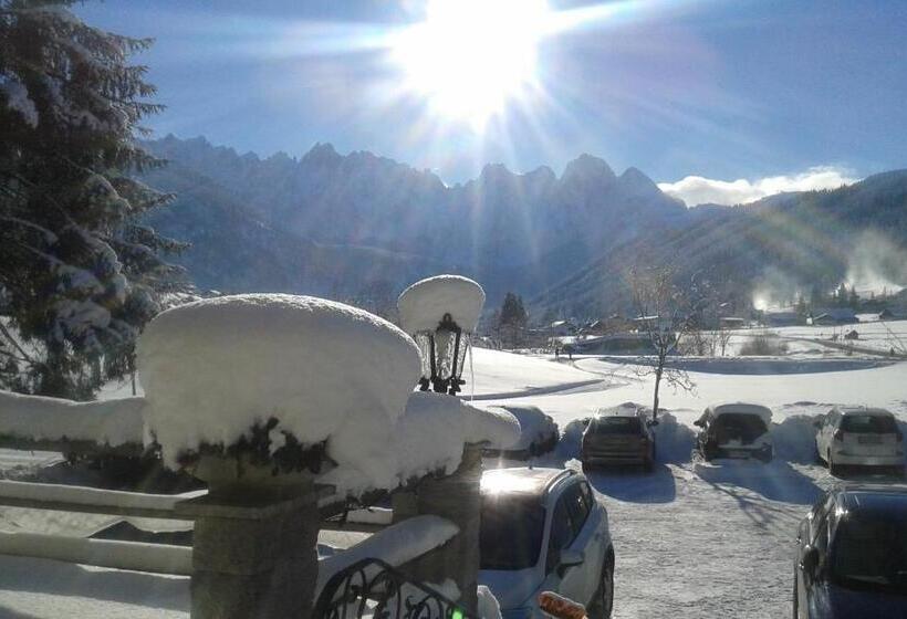 Отель Restaurant Gosauerhof