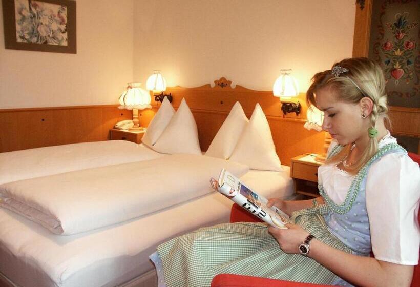 Отель Restaurant Gosauerhof