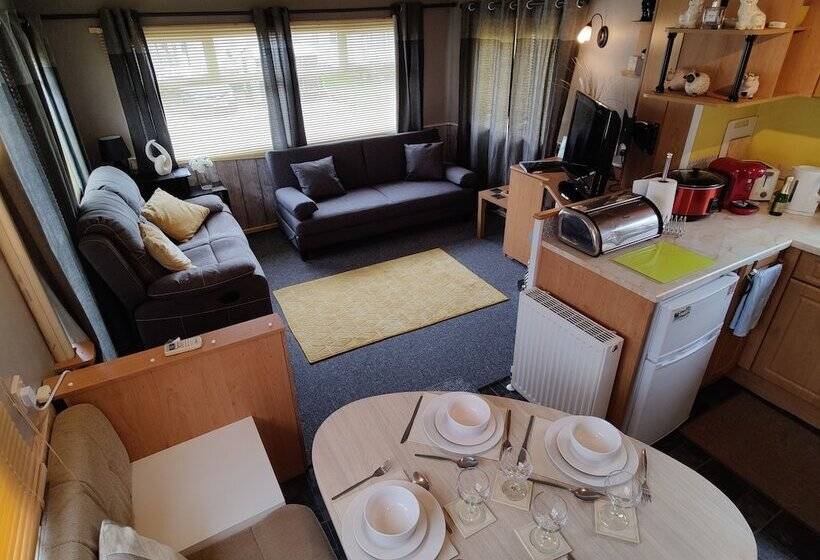 Beautiful 2 Bedroom Caravan On Billing Aquadrome