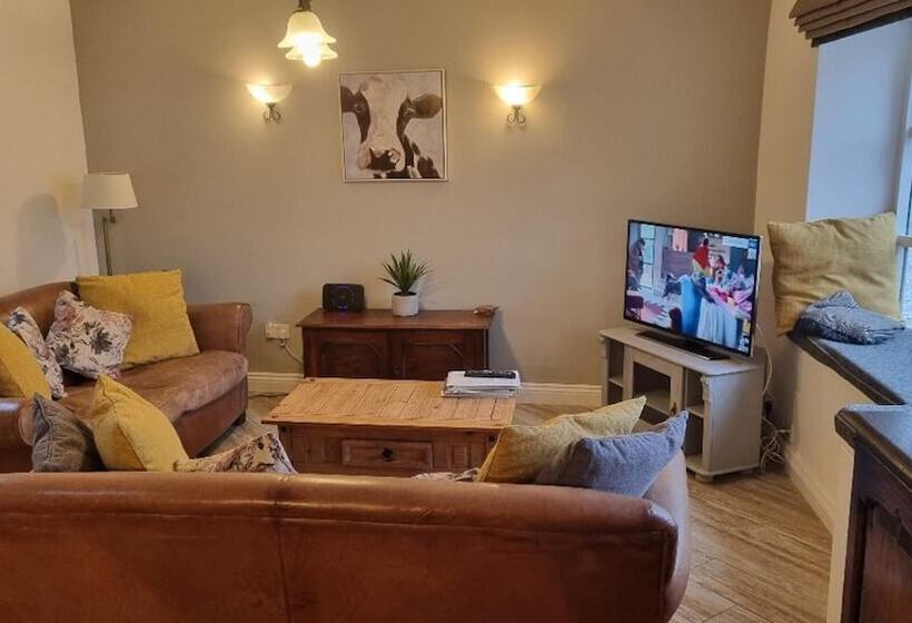 Bashall Barn, Eaves Hall, Outbarn All Close By