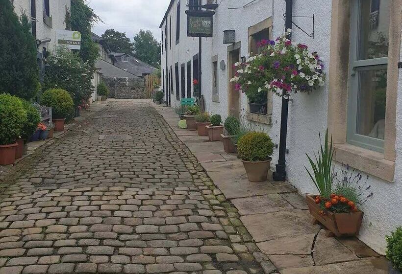 Bashall Barn, Eaves Hall, Outbarn All Close By