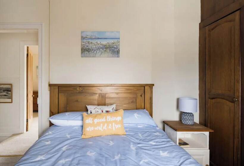 Beautiful Sea Front Cottage In The Ocean City