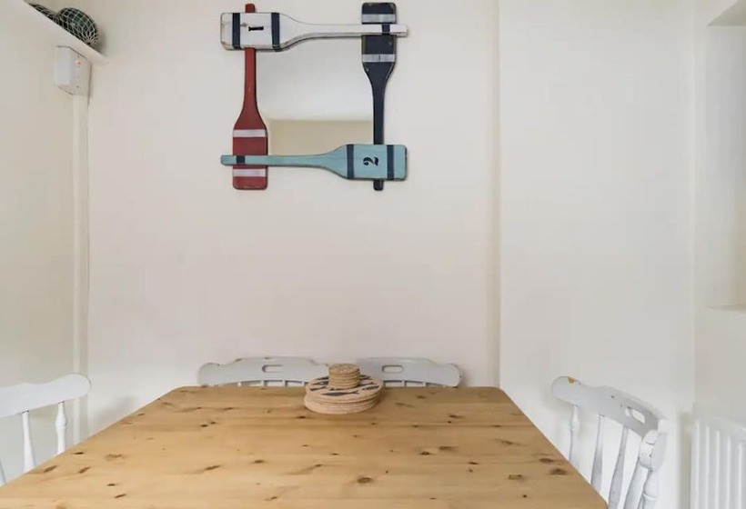 Beautiful Sea Front Cottage In The Ocean City