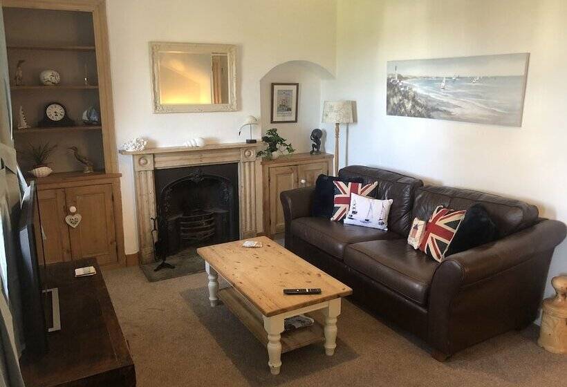 Beautiful Sea Front Cottage In The Ocean City