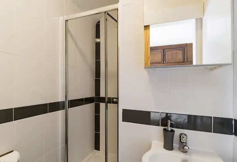 Beautiful Sea Front Cottage In The Ocean City