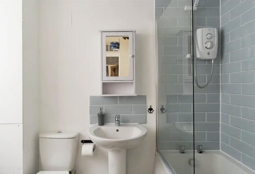 Beautiful Sea Front Cottage In The Ocean City