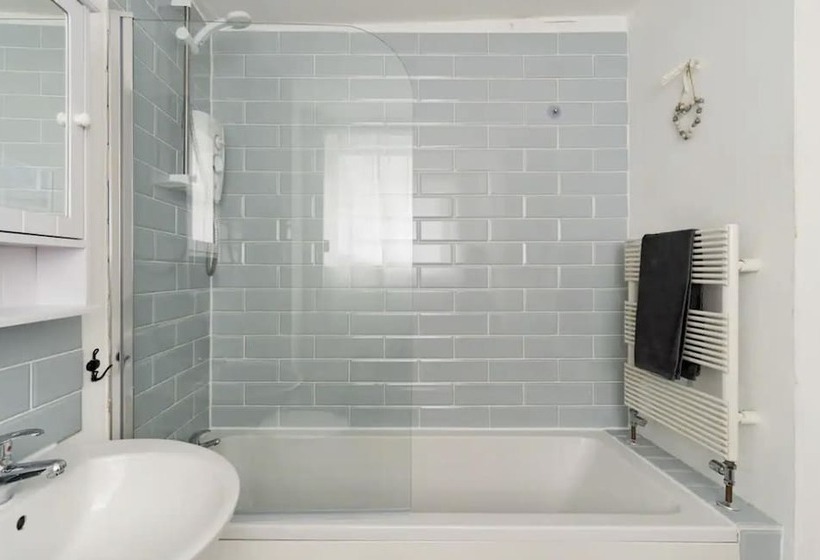 Beautiful Sea Front Cottage In The Ocean City