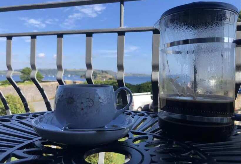 Beautiful Sea Front Cottage In The Ocean City