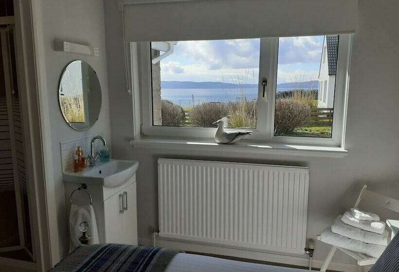 민박 The Beach House