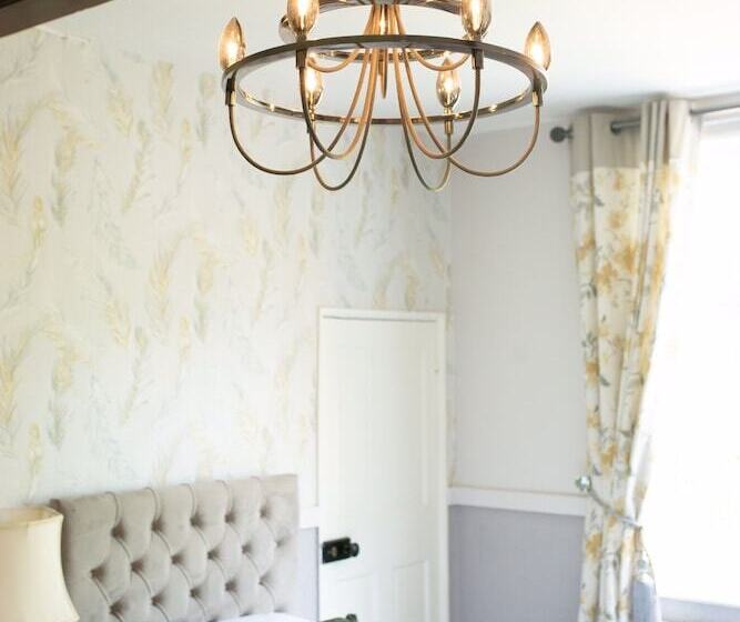 تختخواب و صبحانه The Cheney Arms