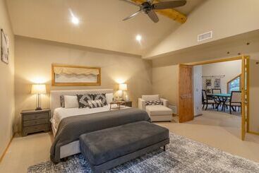 Cabin In The Pines! 3 Levels, Family Game Room, Private Patio, Sweeping Forest Views! By Redawning