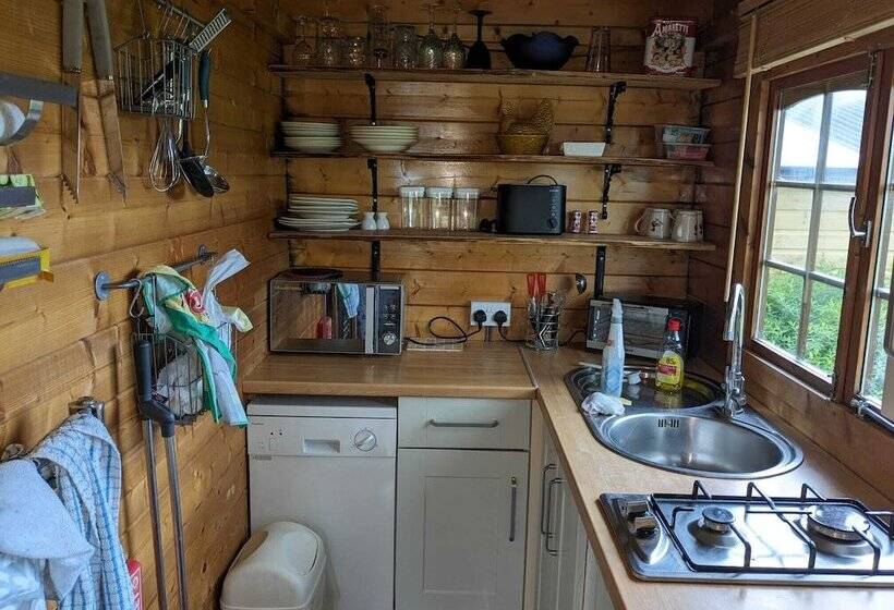 Captivating 1 Bed Log Cabin In Shrewsbury