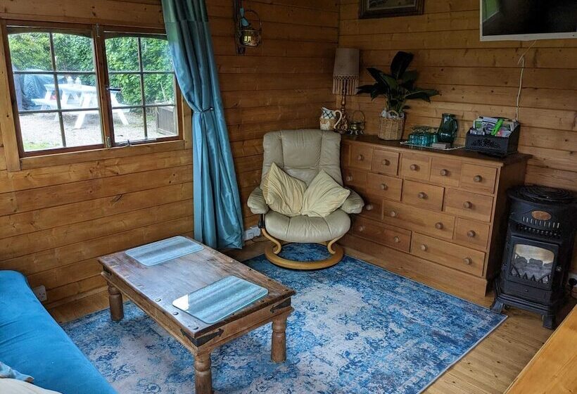 Captivating 1 Bed Log Cabin In Shrewsbury