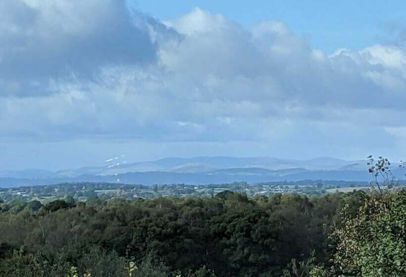 Captivating 1 Bed Log Cabin In Shrewsbury