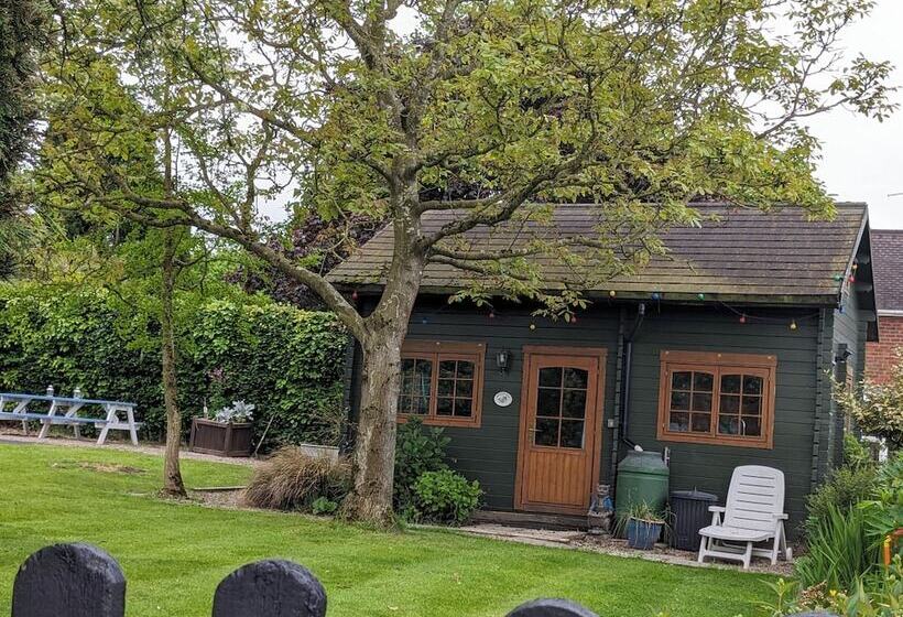 Captivating 1 Bed Log Cabin In Shrewsbury