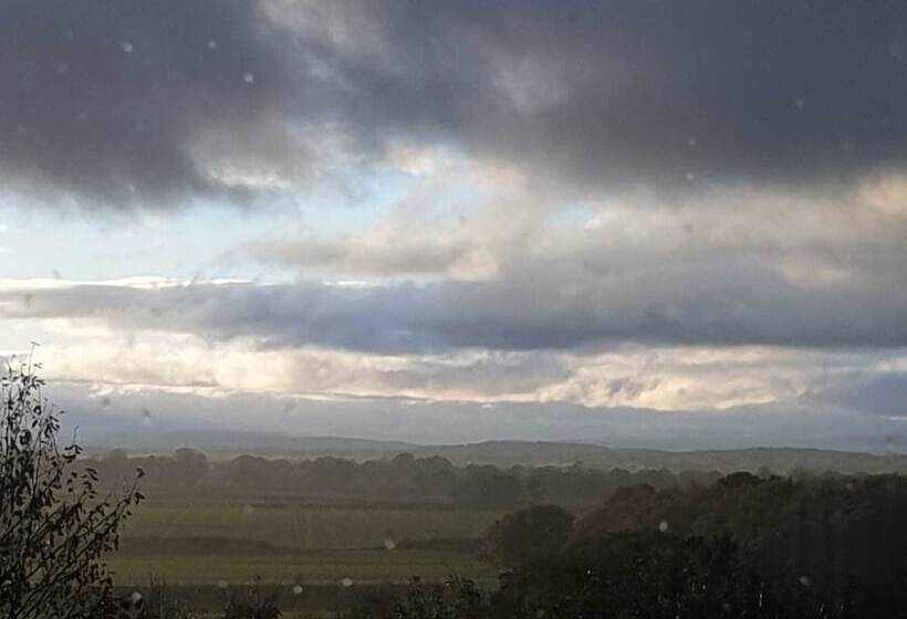 Captivating 1 Bed Log Cabin In Shrewsbury