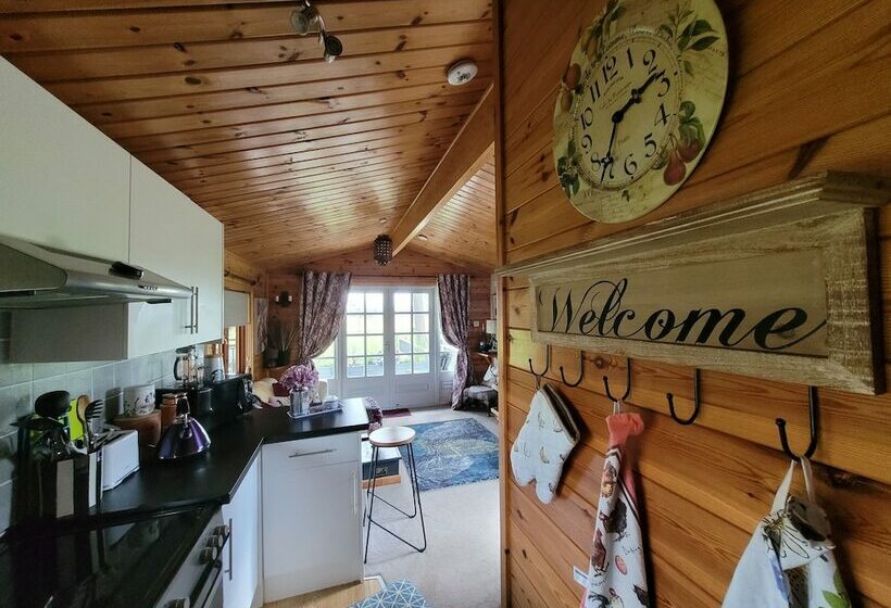 Cosy Wood Cabin In Rural Area Near National Park