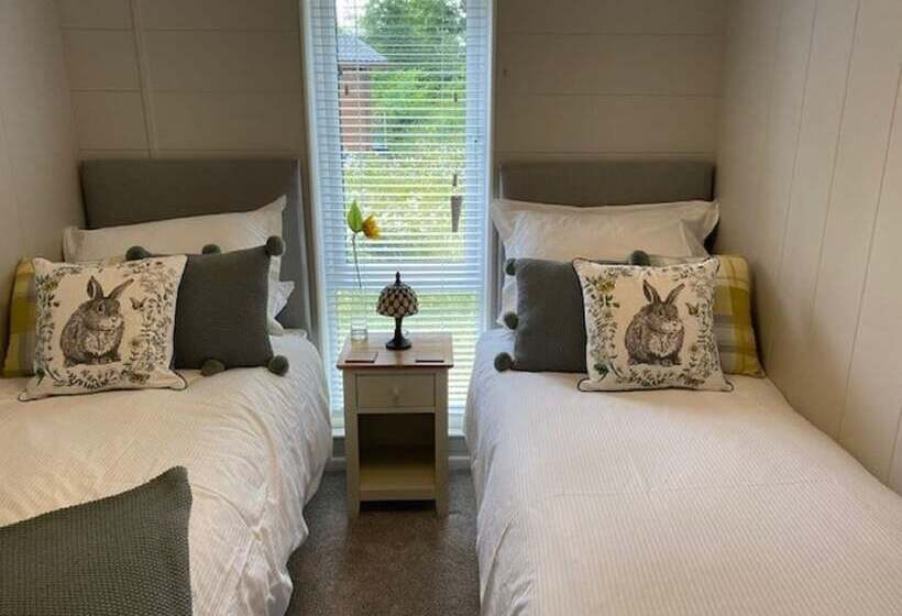 فندق Hollicarrs Sunflower Lodge