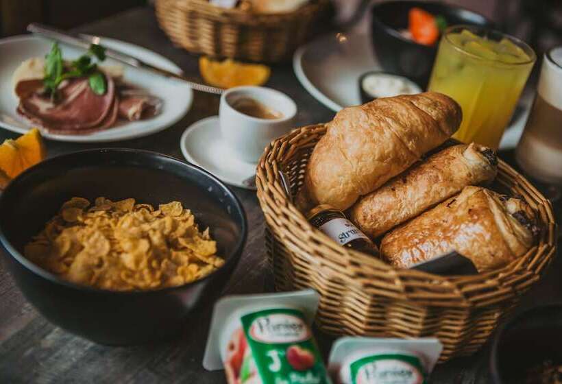 ホテル Hôtel Les Grangettes