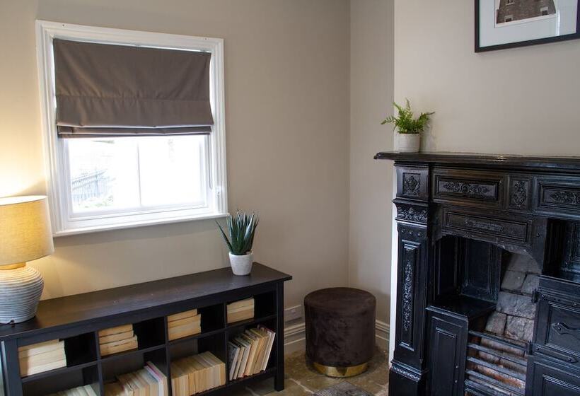 Lock Keepers Cottage Detached House In The City